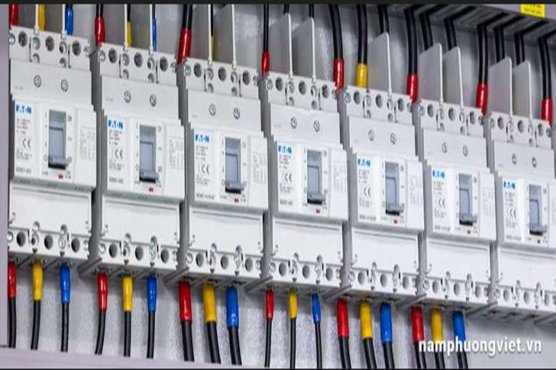Thiết bị đóng cắt MCCB | Ứng dụng trong điện công nghiệp
