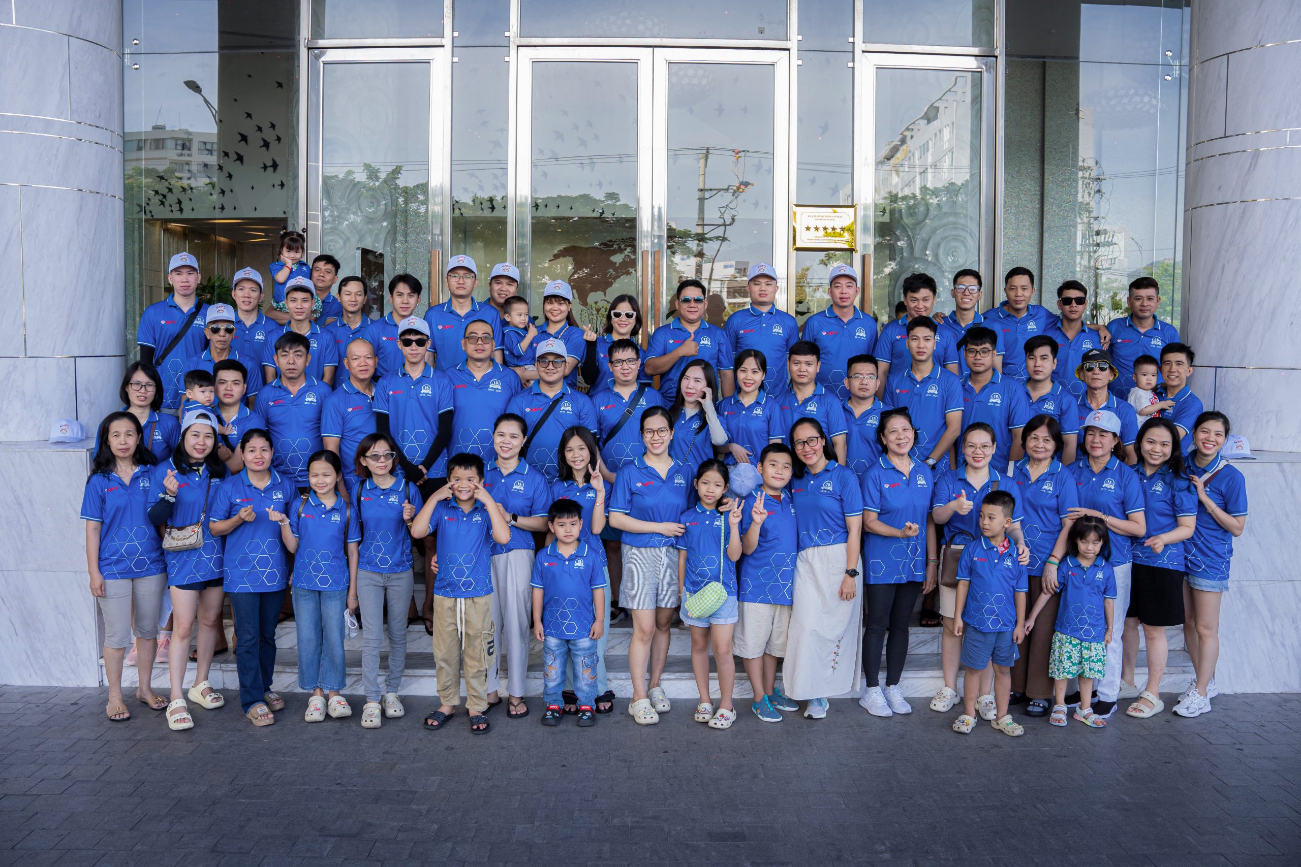 Tập thể đại gia đình Nam Phương Việt tại Nha Trang 