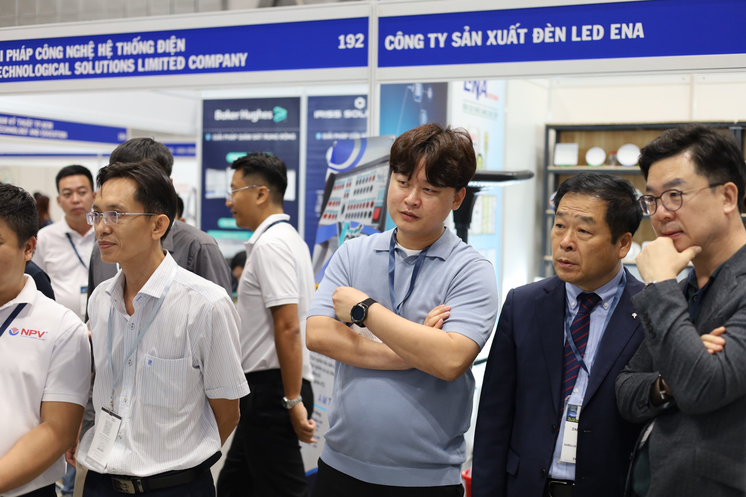 Nam Phương Việt thu hút khách hàng than quan gian hàng trưng bày